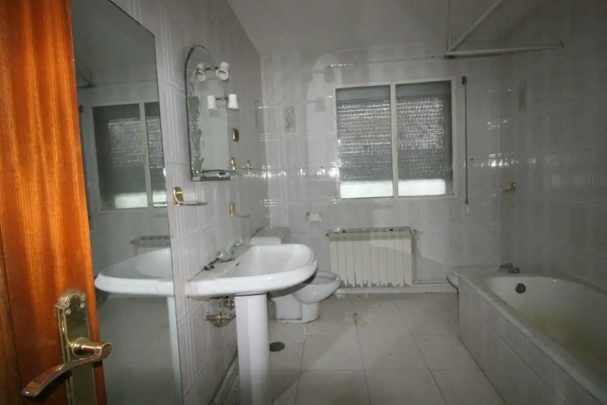Bany de Casa o xalet en venda en Lanzahíta amb Jardí privat