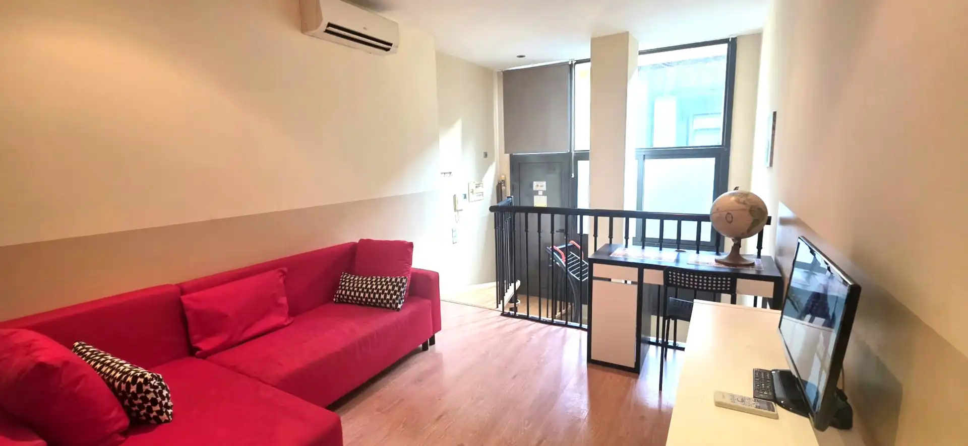 Sala de estar de Dúplex de alquiler en Barcelona con Aire acondicionado, Calefacción y Terraza
