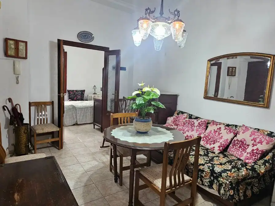 Sala d'estar de Pis en venda en Sevilla amb Traster i Balcó