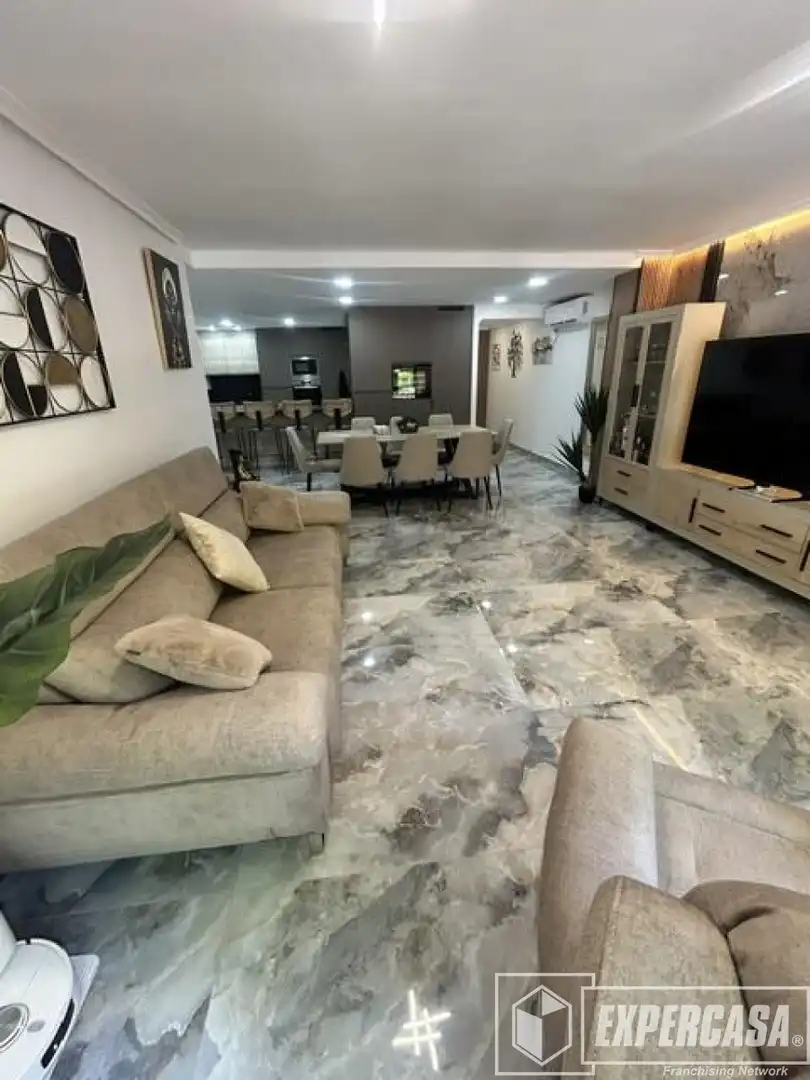 Sala d'estar de Pis en venda en Alzira amb Aire condicionat, Terrassa i Moblat