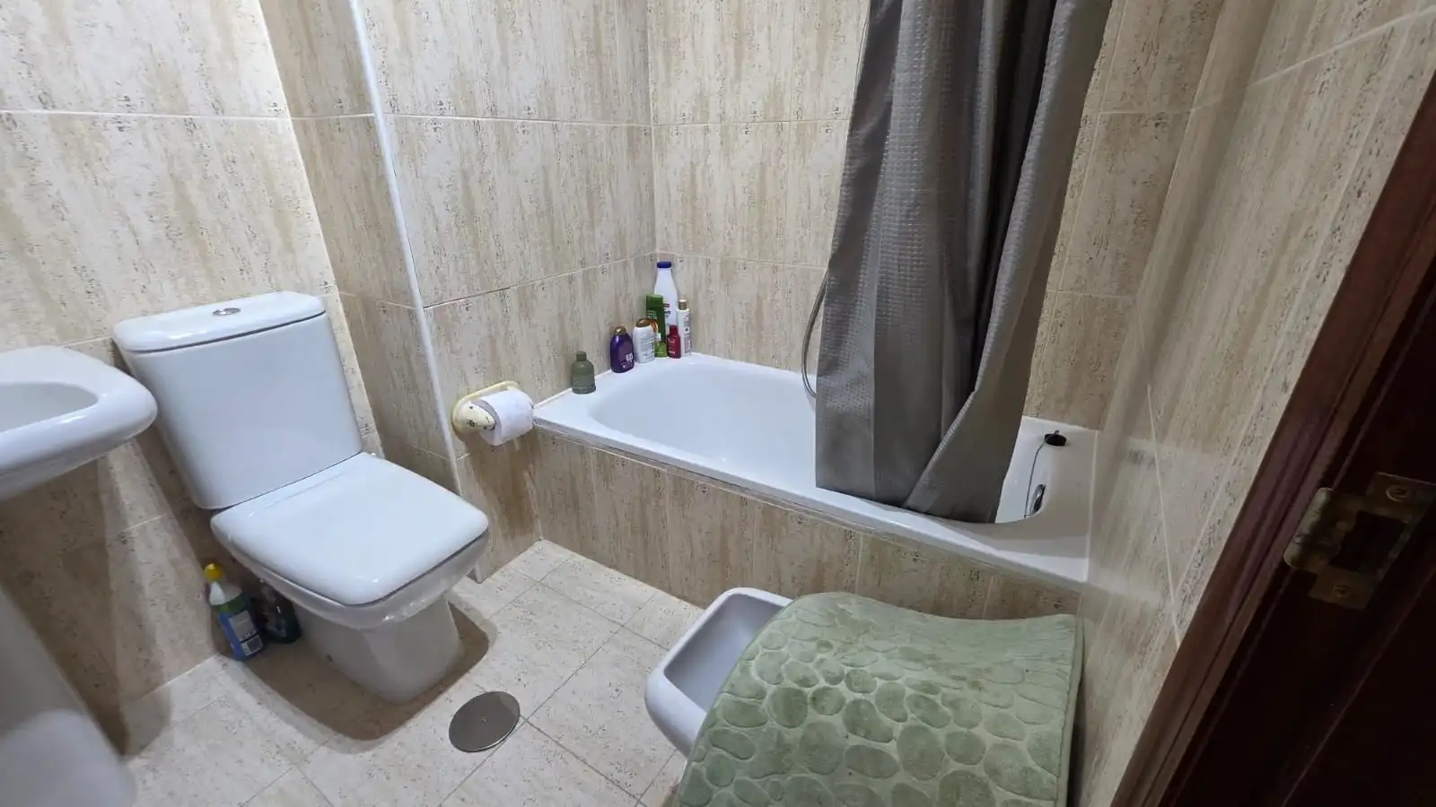 Baño de Piso en venta en Castro-Urdiales con Calefacción, Terraza y Trastero