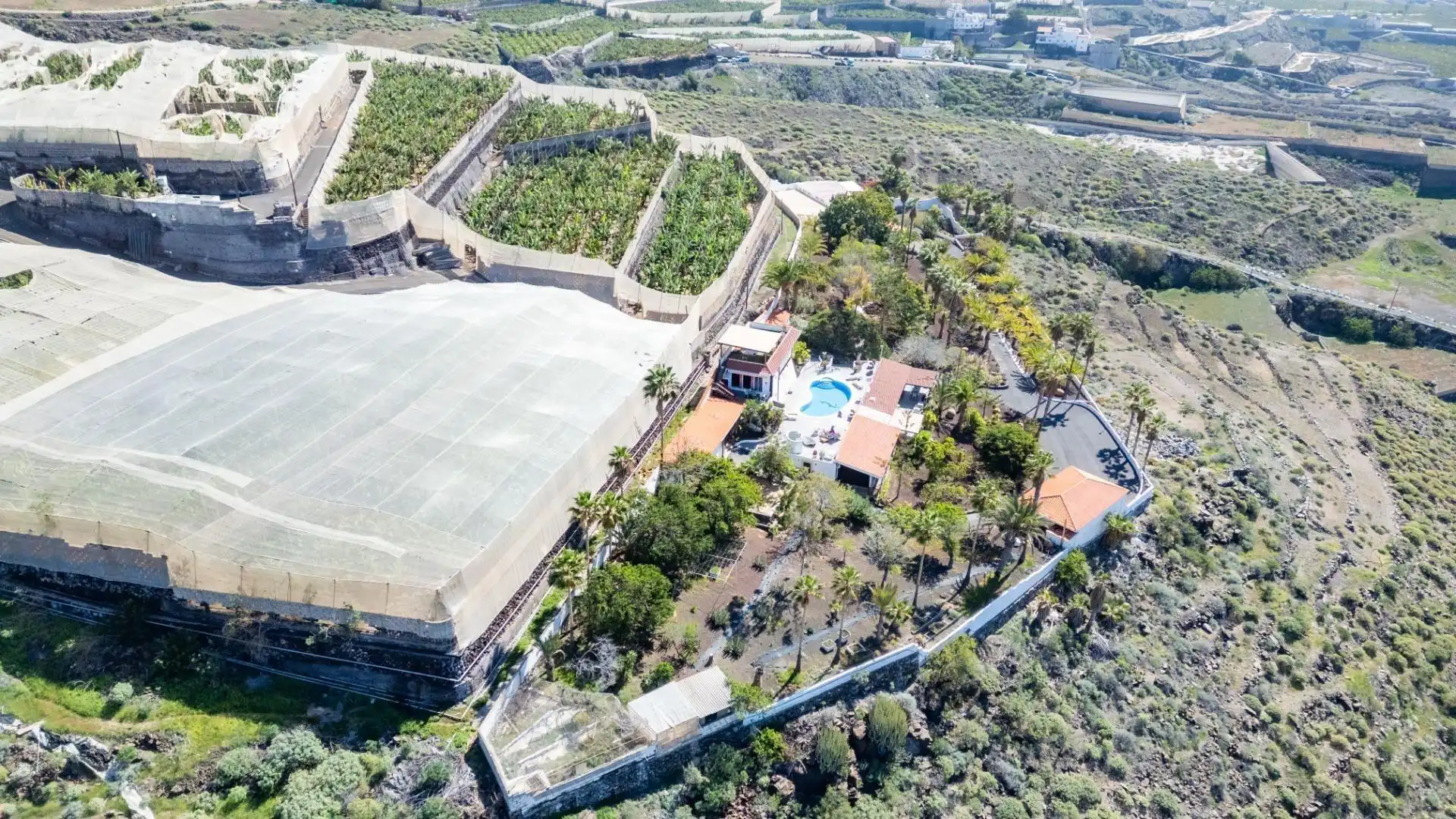 Vista exterior de Casa o xalet en venda en Guía de Isora amb Aire condicionat, Jardí privat i Terrassa