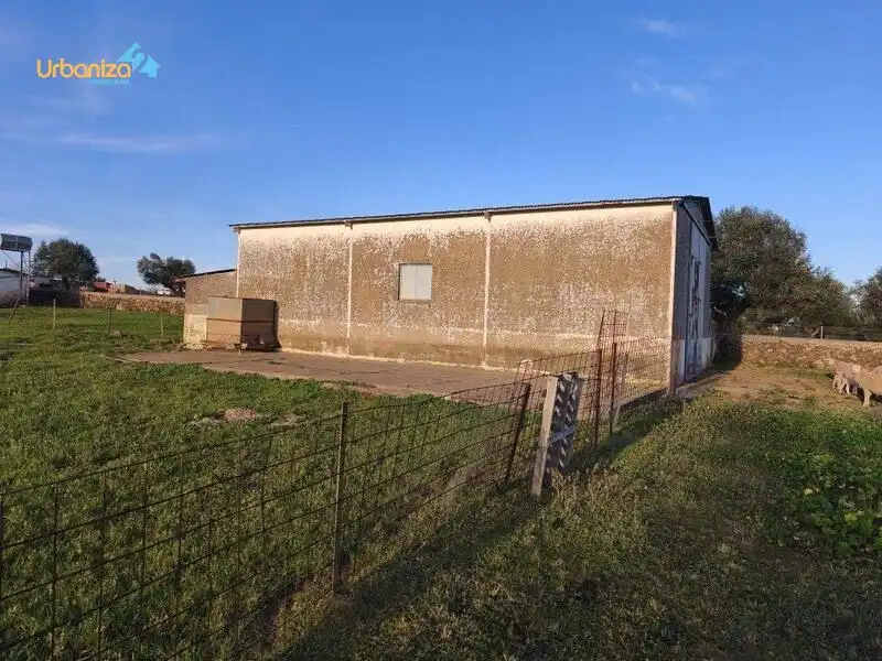 Außenansicht von Country house zum Verkauf in Villanueva del Fresno mit Klimaanlage und Alarm