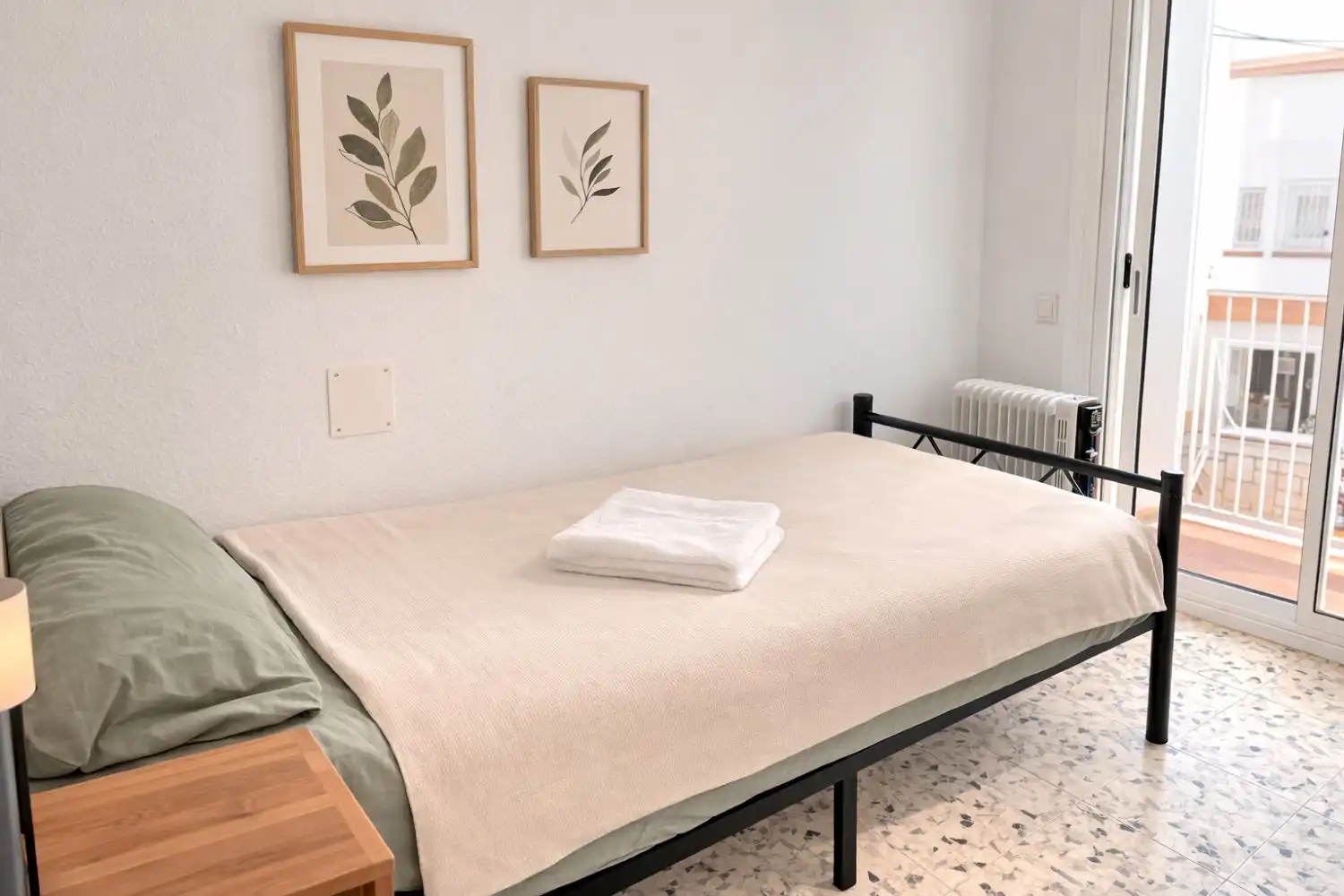 Dormitori de Casa adosada en venda en Sant Jaume d'Enveja amb Terrassa i Balcó