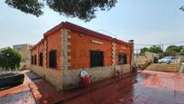 Vista exterior de Casa o xalet en venda en Alicante / Alacant amb Calefacció, Jardí privat i Terrassa