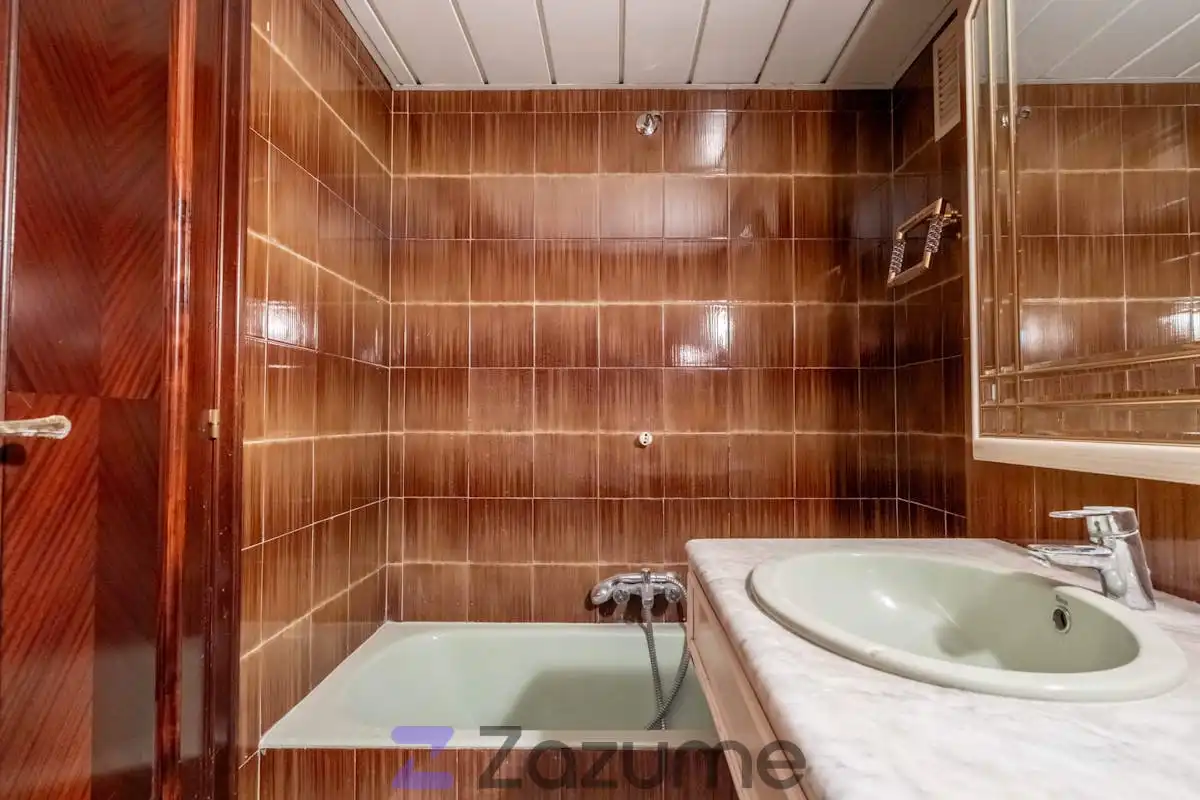 Baño de Piso de alquiler en Zaragoza con Calefacción, Parquet y Terraza