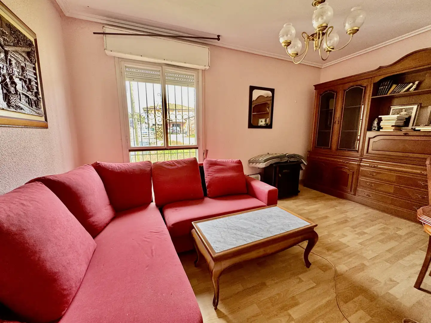 Sala d'estar de Casa o xalet en venda en Medio Cudeyo amb Jardí privat i Parquet
