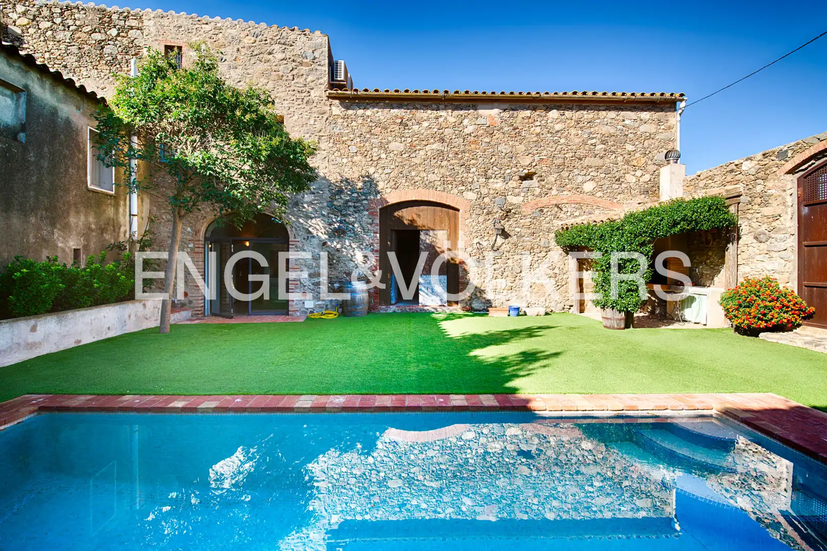Piscina de Finca rústica en venda en Sant Climent Sescebes, Girona
