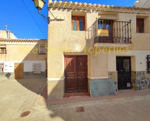 Vista exterior de Casa adosada en venda en María amb Terrassa