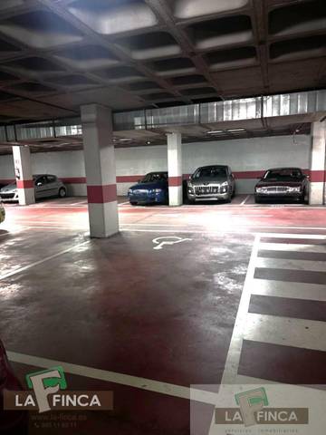 Garaje en Venta en Milán - Pumarín