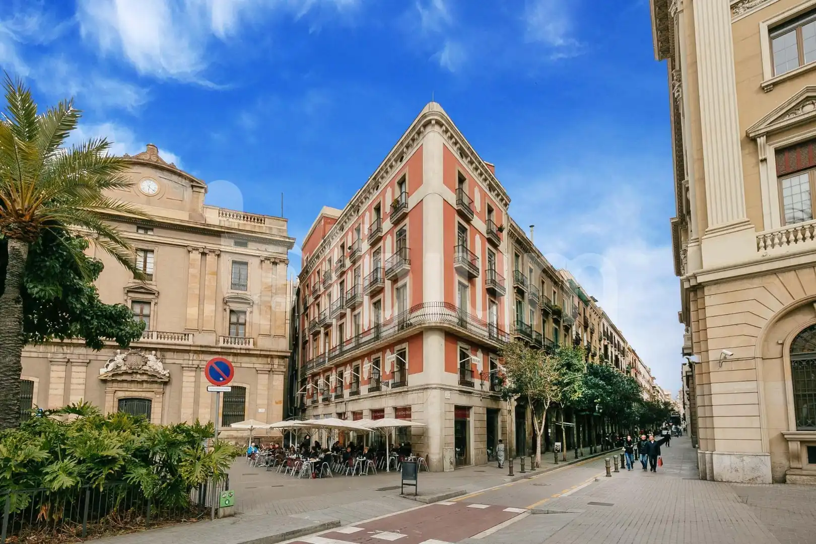 Vista exterior de Edifici en venda en Barcelona