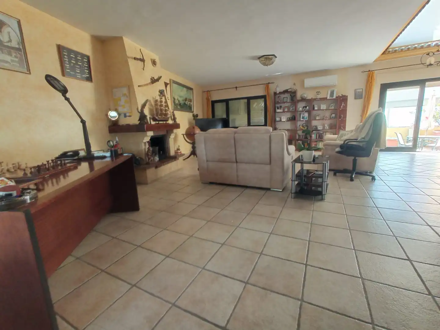 Sala de estar de Casa o chalet de alquiler en Fuengirola con Aire acondicionado, Calefacción y Jardín privado