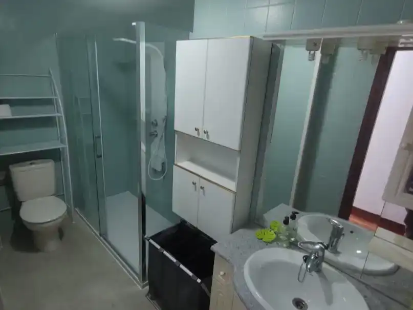 Badezimmer von Wohnung zur Miete in Laredo mit Balkon
