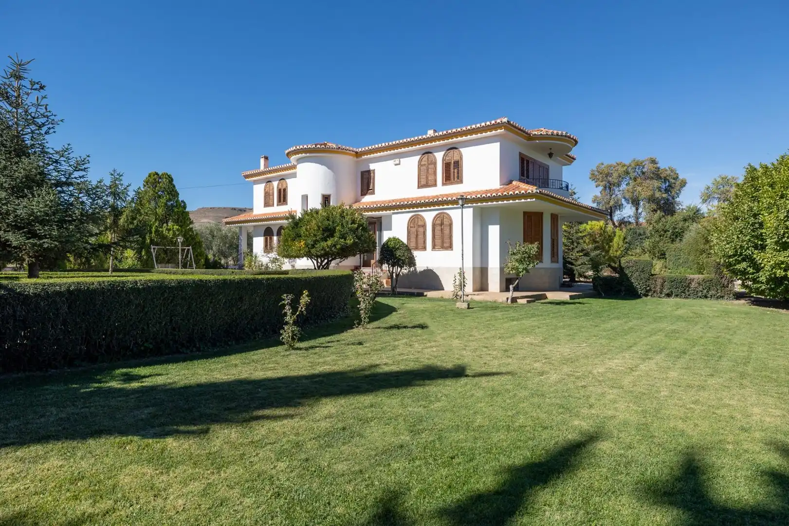Vista exterior de Casa o xalet en venda en Baza amb Aire condicionat, Calefacció i Jardí privat