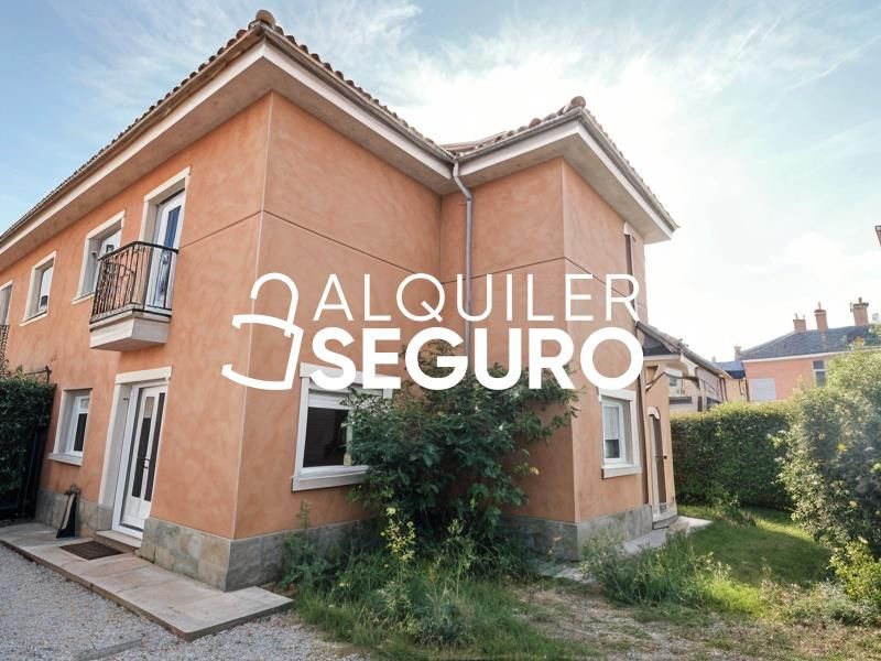 Vista exterior de Casa o xalet de lloguer en Belmonte de Tajo amb Aire condicionat i Calefacció