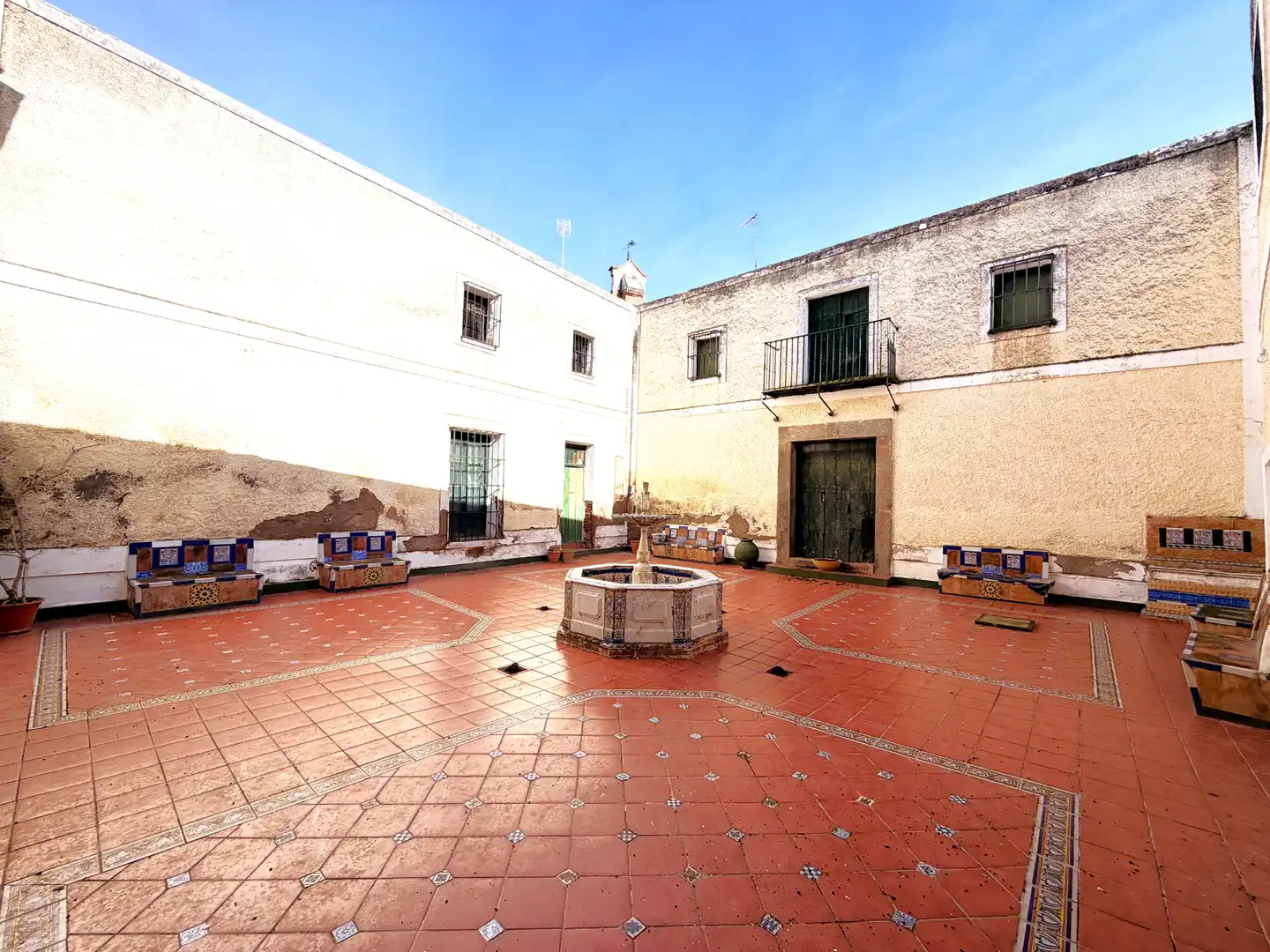 Vista exterior de Casa adosada en venda en Zafra amb Aire condicionat i Balcó
