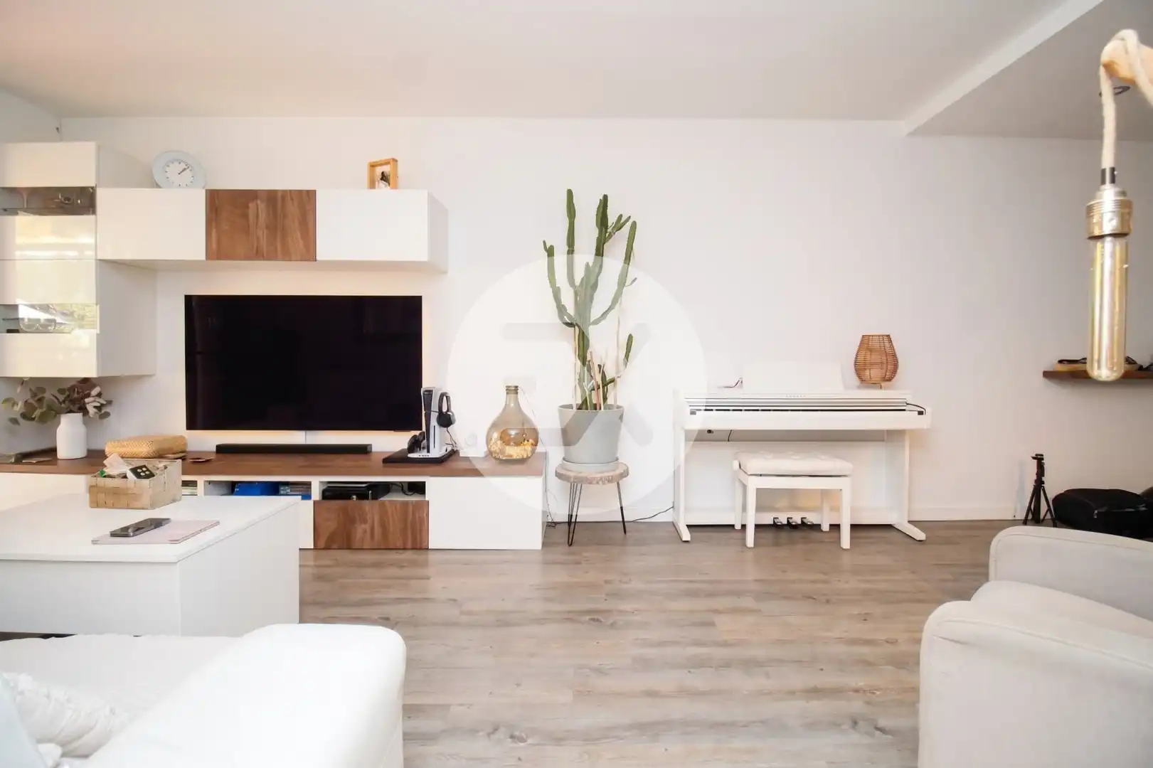 Sala d'estar de Planta baixa en venda en Castelldefels amb Jardí privat i Parquet