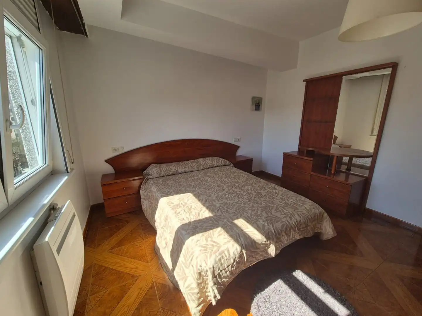 Habitación de Piso de alquiler en A Coruña Capital  con Calefacción y Amueblado