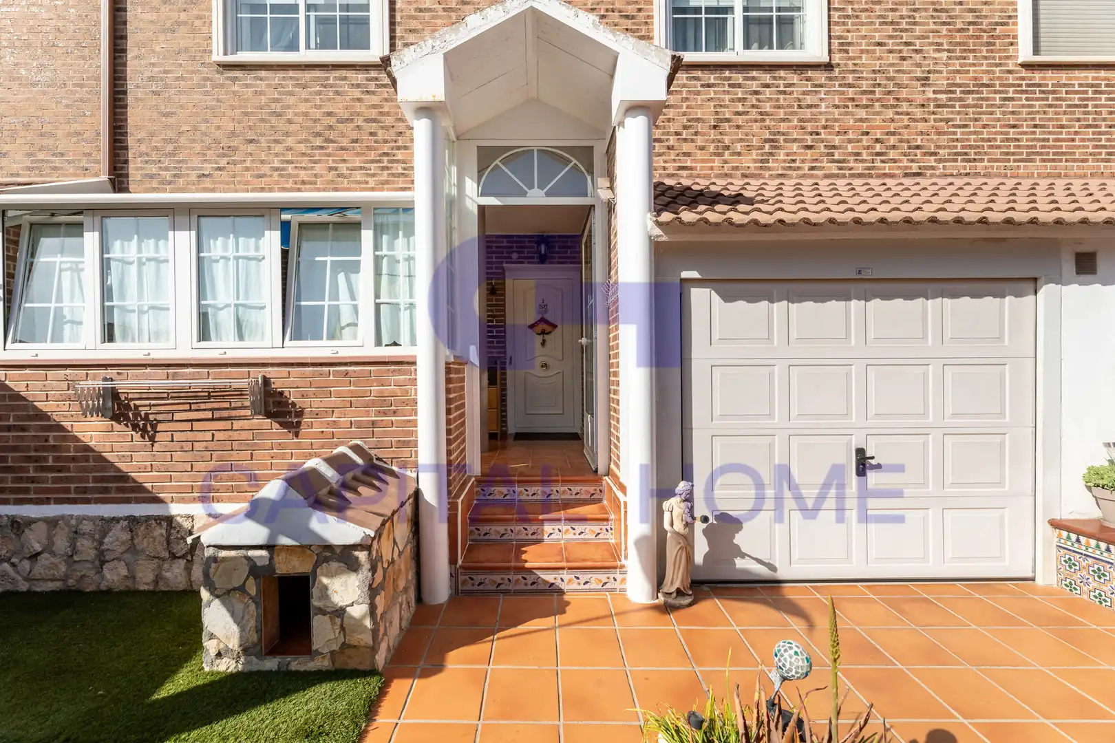 Exterior view of Houses for sale in Azuqueca de Henares  with Air Conditioner, Heating and Storage room
