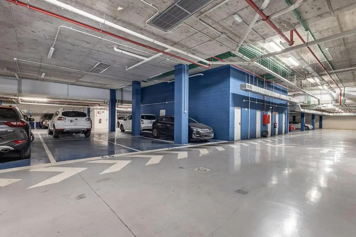 Parking de Piso de alquiler en Granada con Terraza, Amueblado y Piscina comunitaria