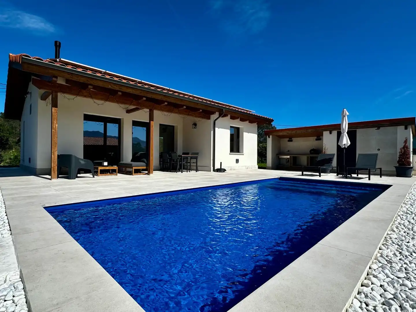 Piscina de Casa o chalet en venta en Ribadesella con Aire acondicionado, Calefacción y Jardín privado