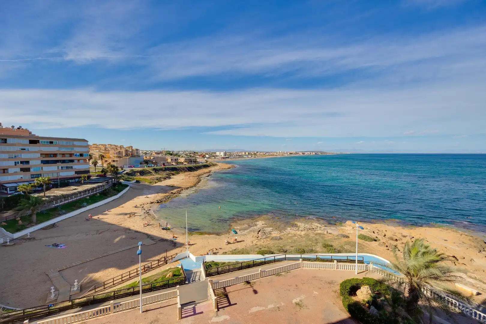 Vista exterior de Apartament en venda en Torrevieja amb Aire condicionat, Terrassa i Moblat