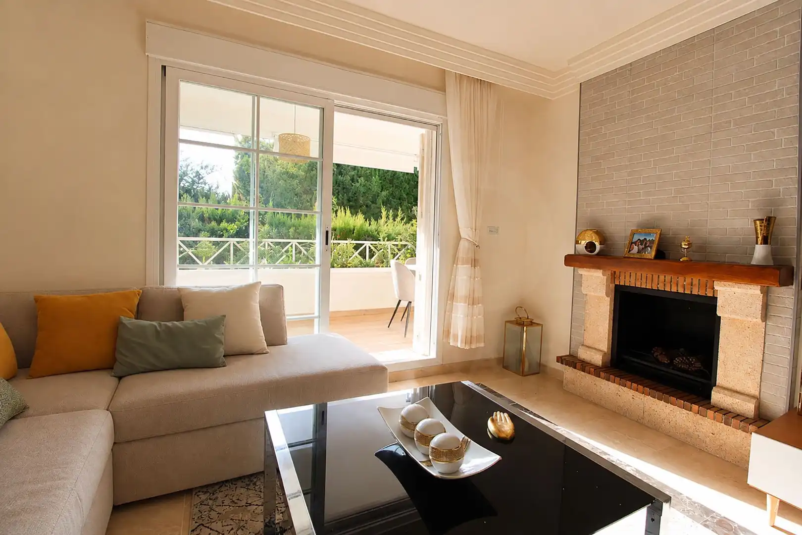Living room of Flat for rent in Marbella  with Air Conditioner, Terrace and Swimming Pool