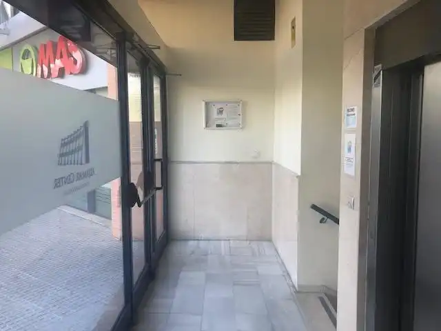 Oficina en venta en Tomares con Aire acondicionado y Calefacción