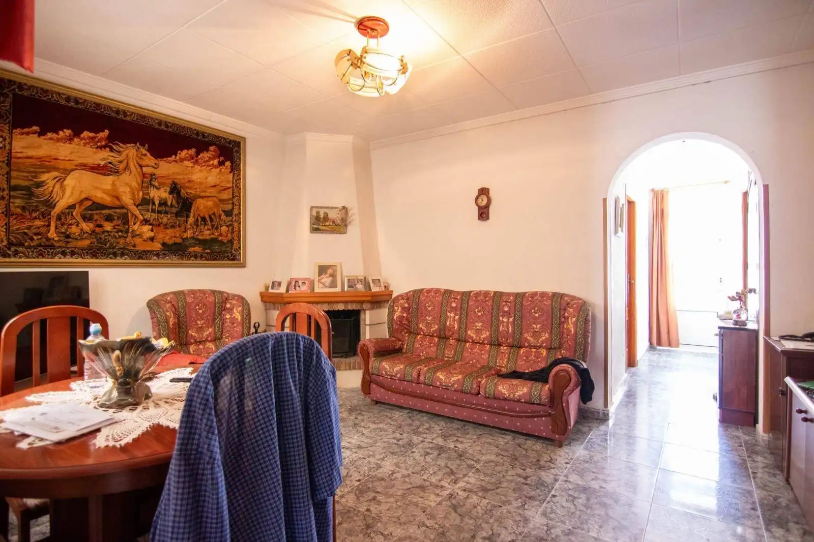 Wohnzimmer von Einfamilien-Reihenhaus zum Verkauf in Torrevieja mit Klimaanlage, Heizung und Terrasse