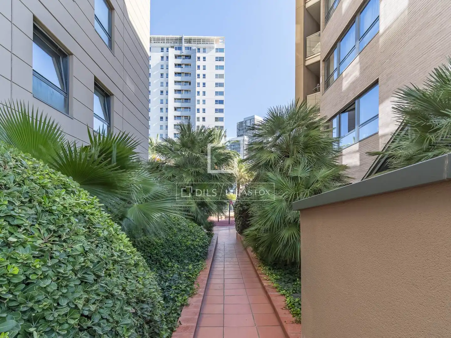Außenansicht von Wohnung zum Verkauf in Barcelona mit Klimaanlage, Heizung und Privatgarten
