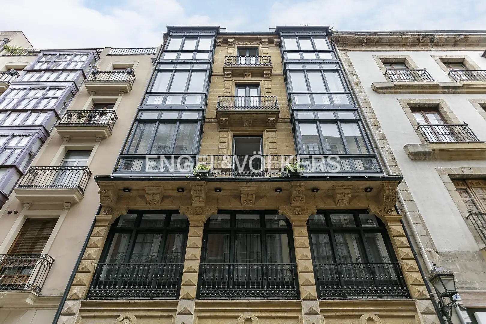 Vista exterior de Piso de alquiler en Bilbao  con Calefacción y Balcón