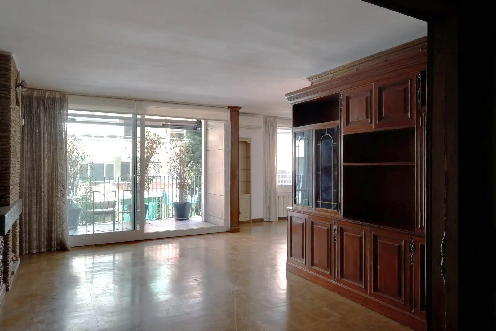 Wohnzimmer von Wohnung zum Verkauf in Barcelona mit Klimaanlage, Heizung und Ofen