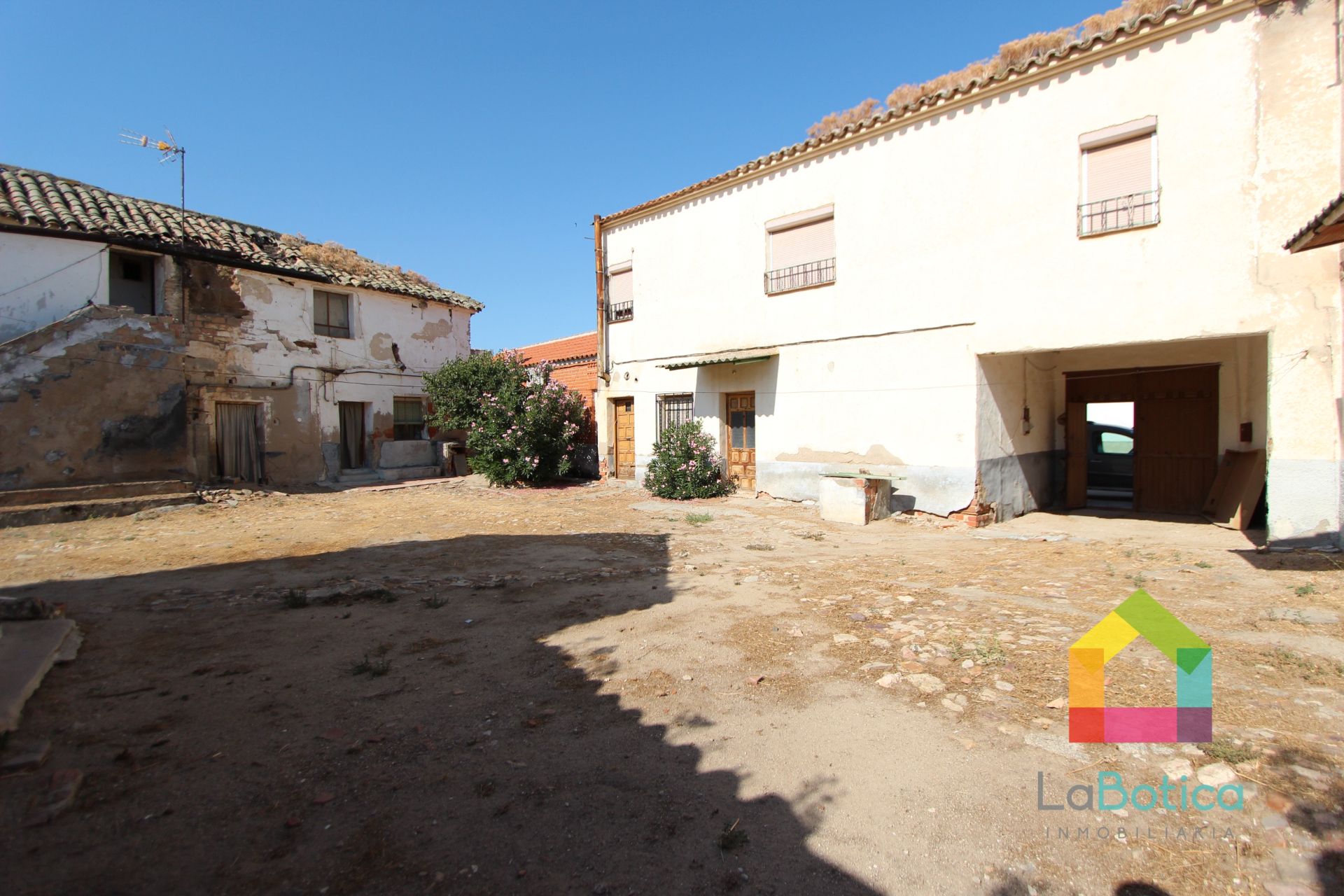 Exterior view of Single-family semi-detached for sale in Ajofrín