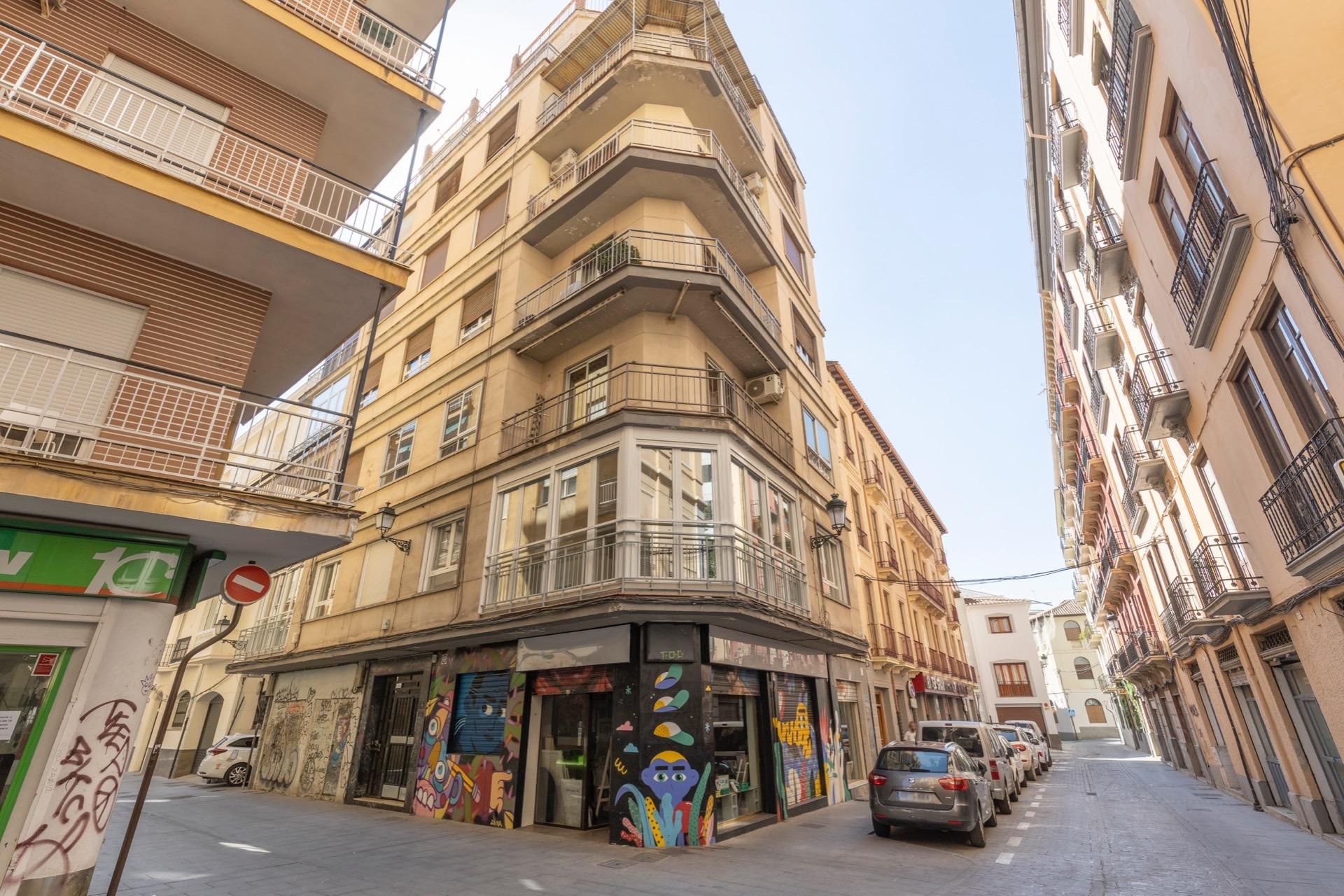 Vista exterior de Pis en venda en  Granada Capital amb Balcó