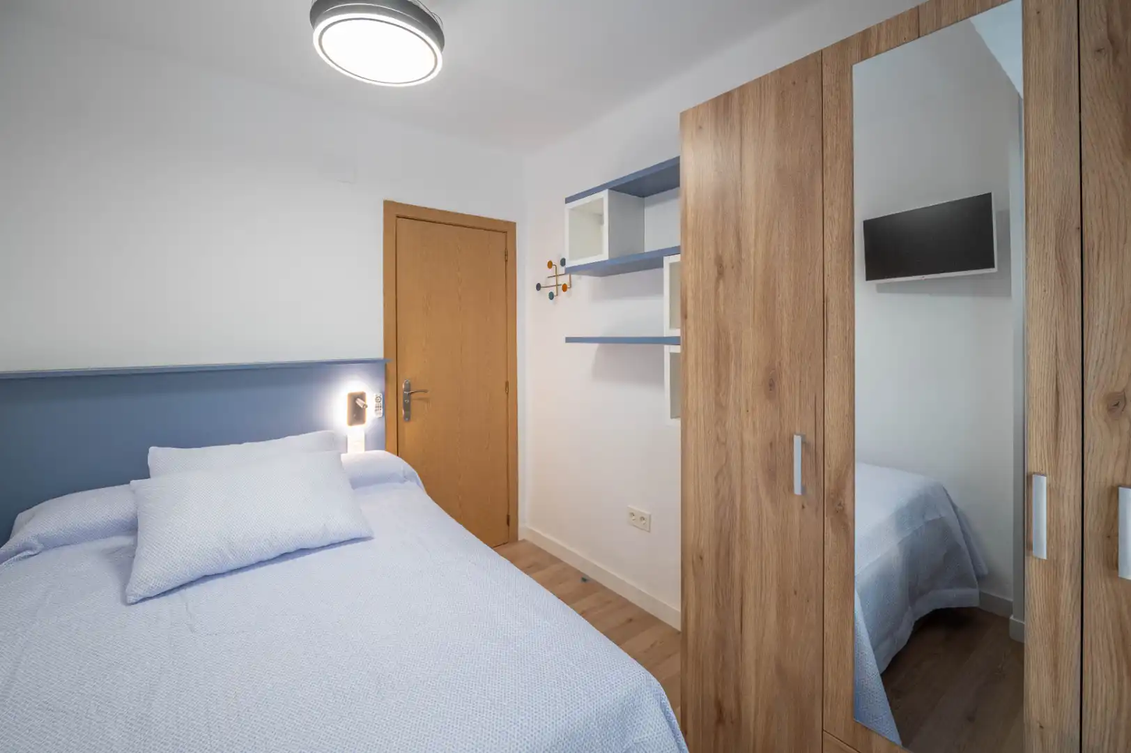 Bedroom of Flat for rent in Granada  with Air Conditioner, Heating and Furnished