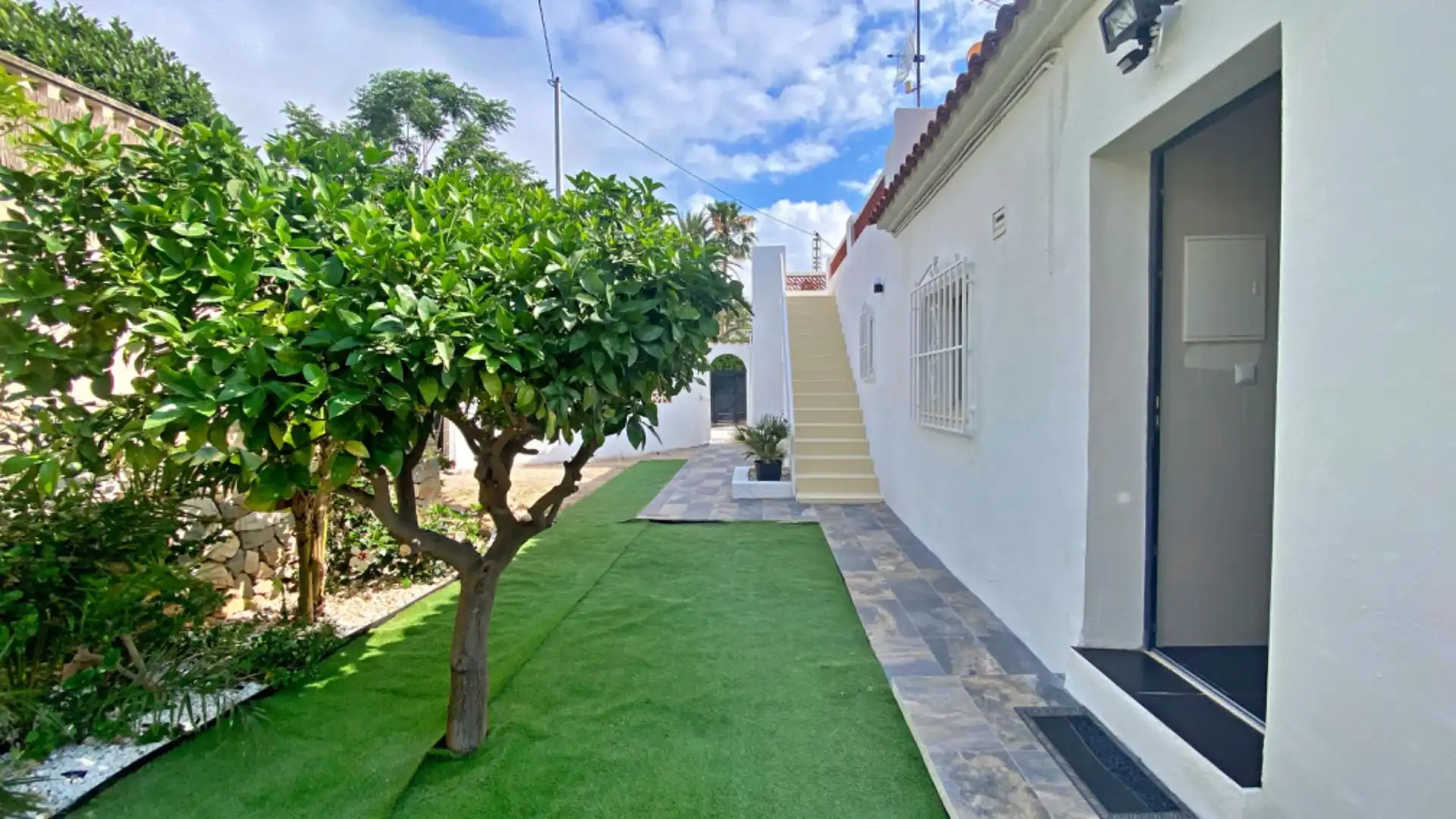 Vista exterior de Casa o xalet en venda en Calpe / Calp amb Aire condicionat, Jardí privat i Terrassa