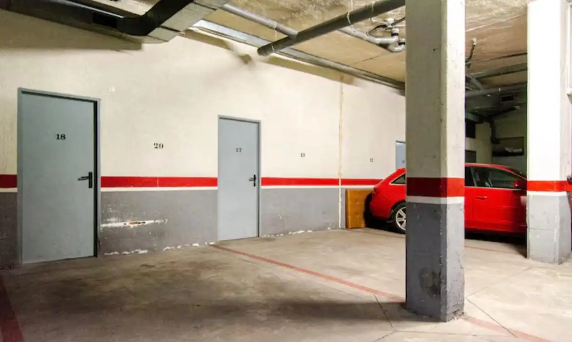 Aparcament de Pis en venda en Córdoba amb Aire condicionat, Jardí privat i Terrassa
