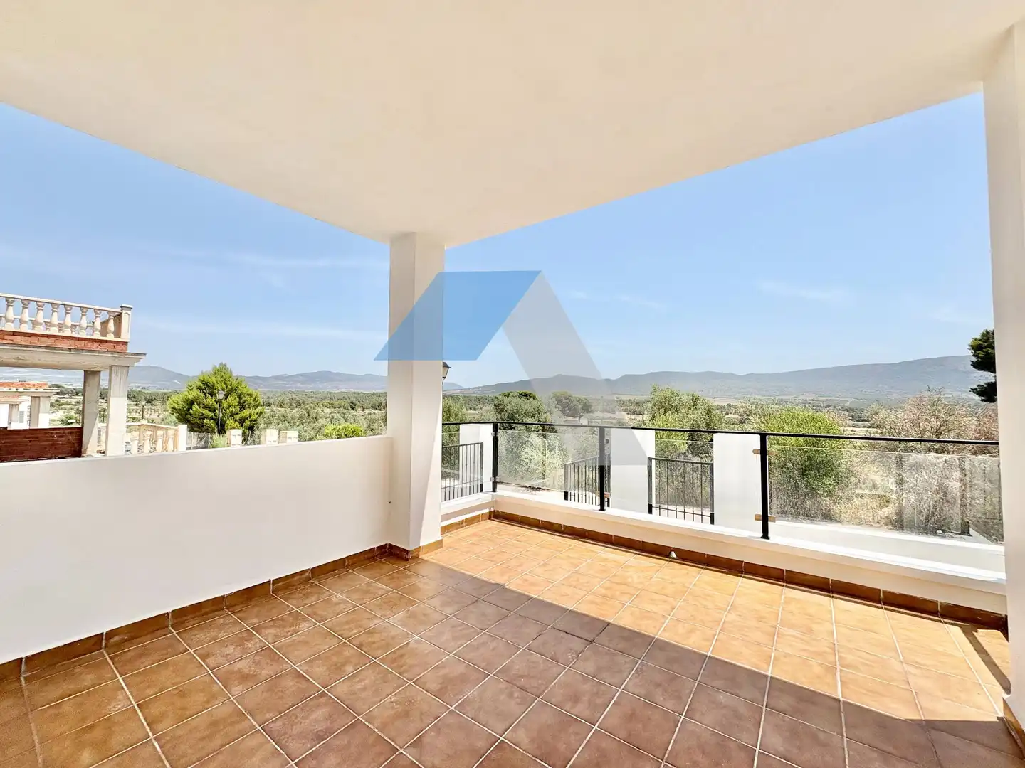 Terrassa de Casa o xalet en venda en Castalla amb Jardí privat, Terrassa i Piscina comunitària