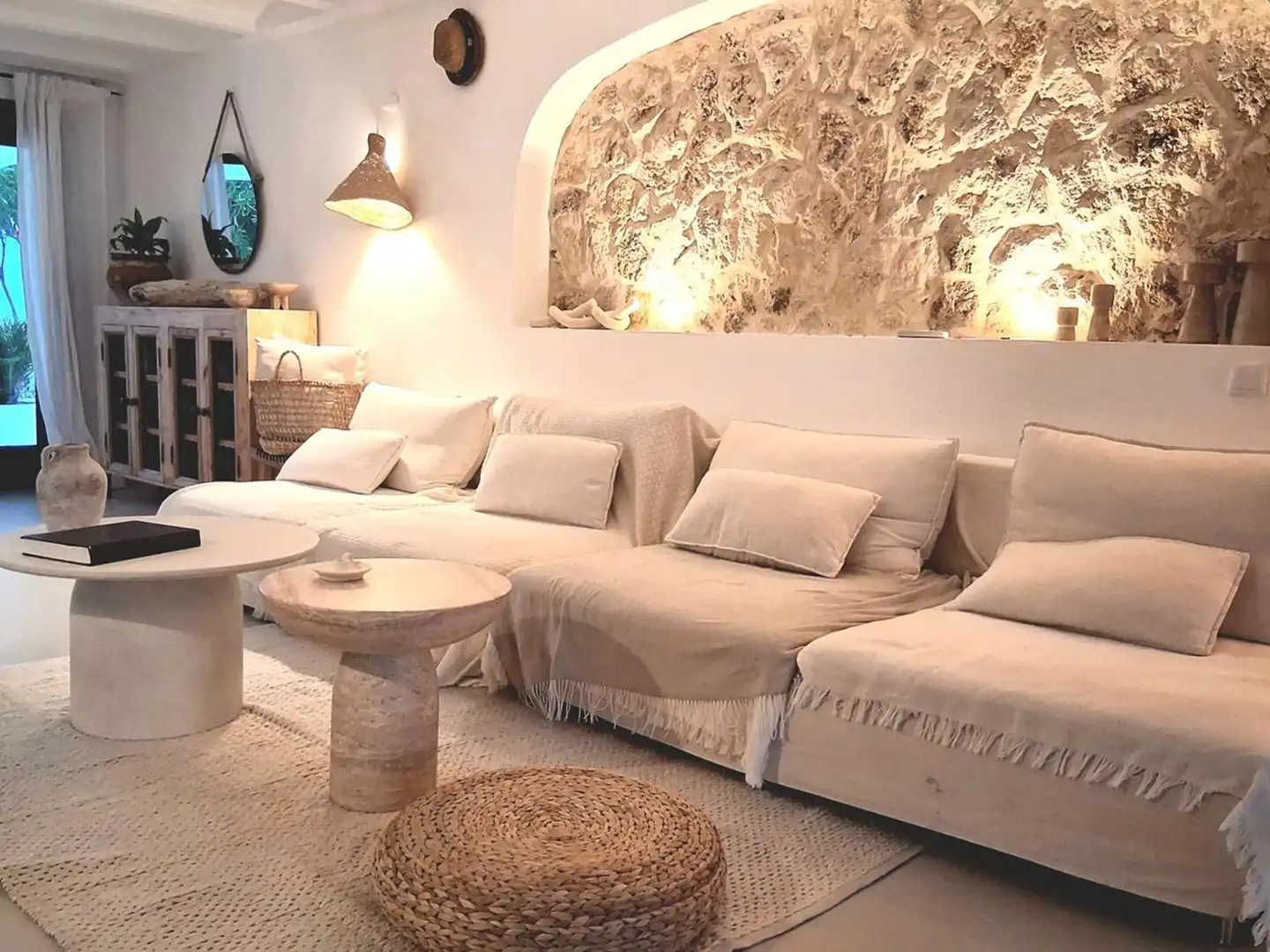 Sala d'estar de Casa o xalet en venda en Estepona amb Aire condicionat, Jardí privat i Terrassa