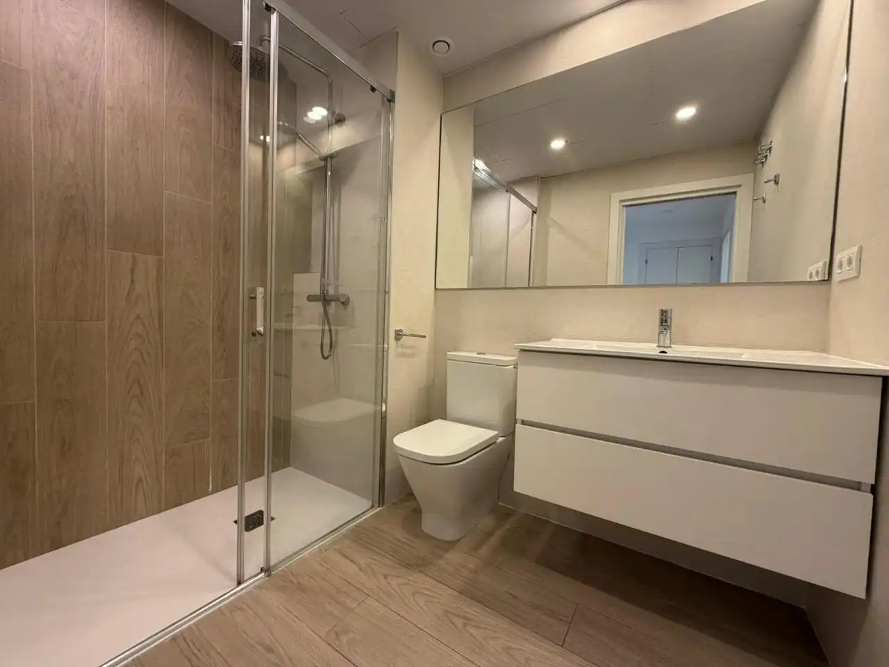 Bany de Pis en venda en Barcelona amb Aire condicionat, Parquet i Terrassa