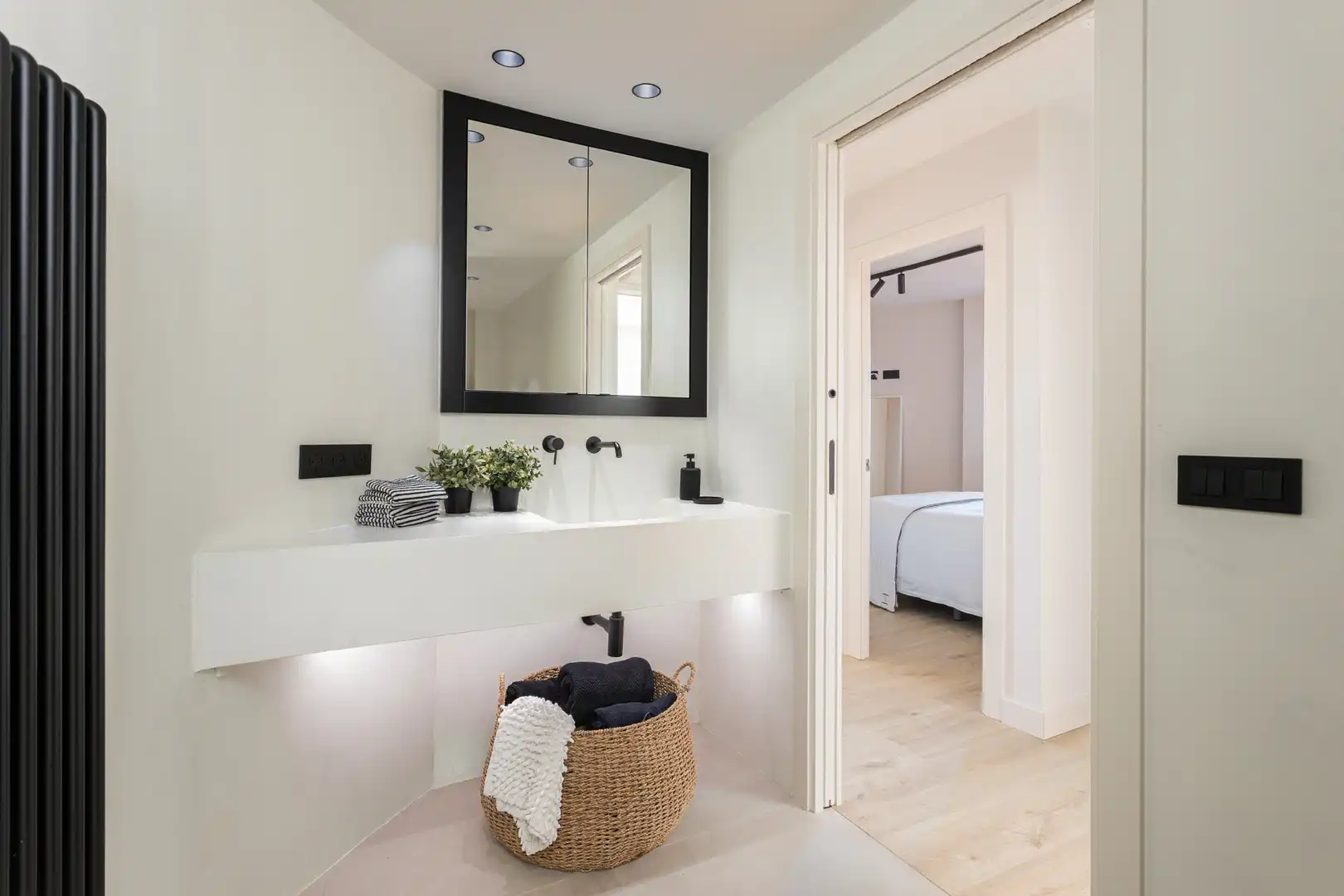 Badezimmer von Dachboden zum Verkauf in Figueres mit Klimaanlage, Heizung und Parkett