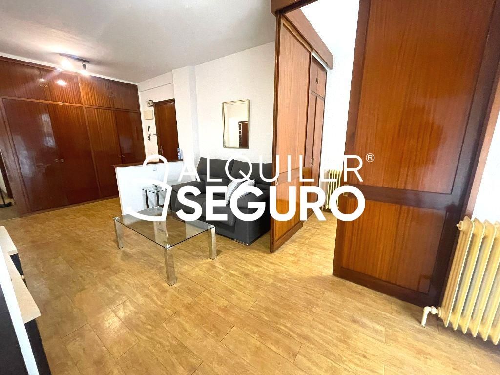 Dormitori de Pis de lloguer en  Madrid Capital amb Aire condicionat, Calefacció i Terrassa