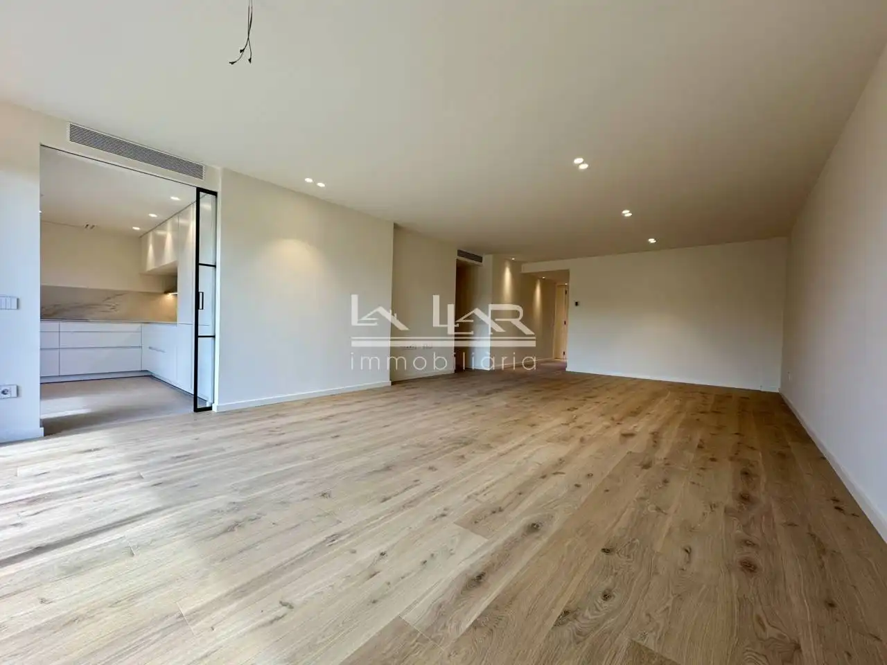 Living room of Flat for rent in Vic  with Air Conditioner, Heating and Parquet flooring