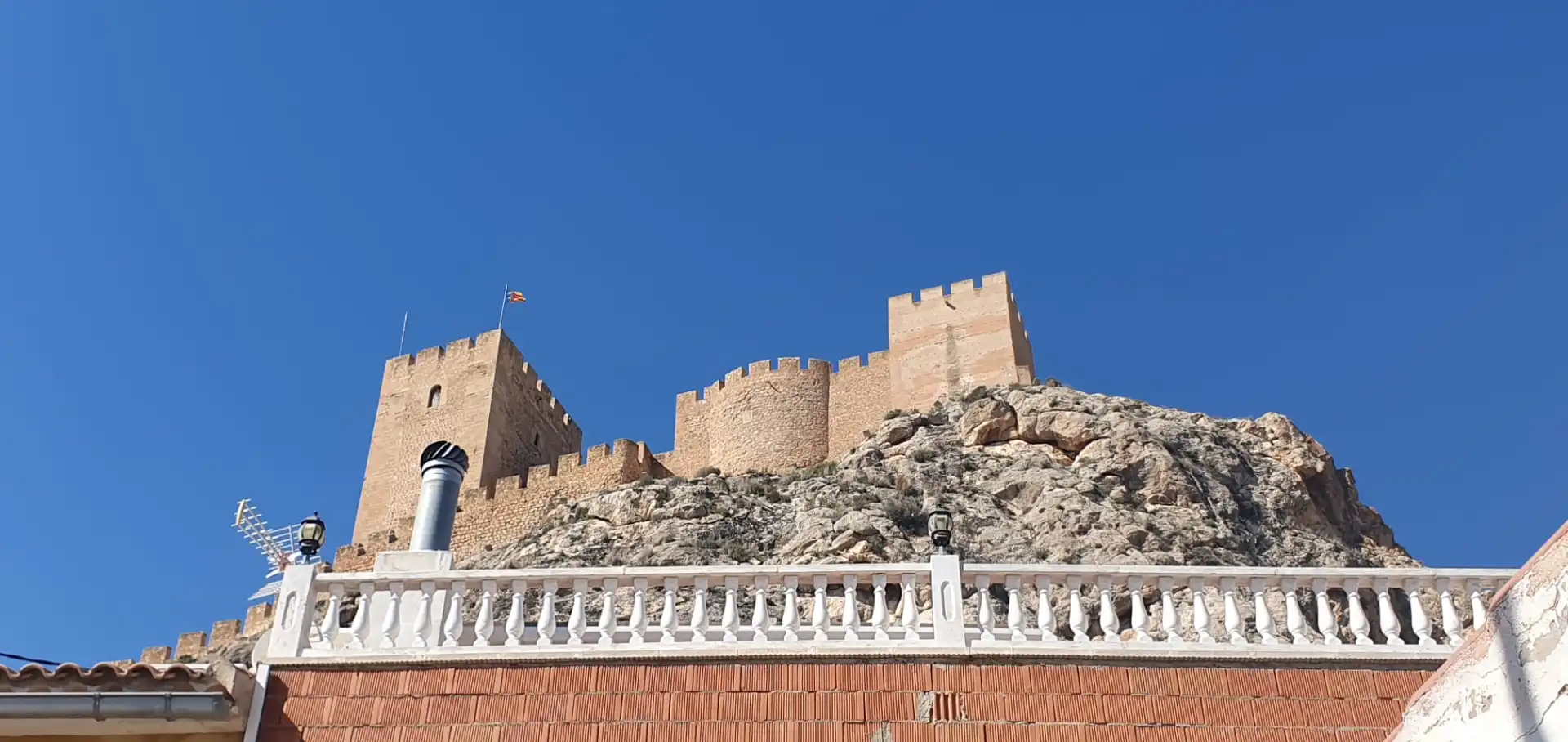 Vista exterior de Casa adosada en venda en Sax amb Traster, Moblat i Forn