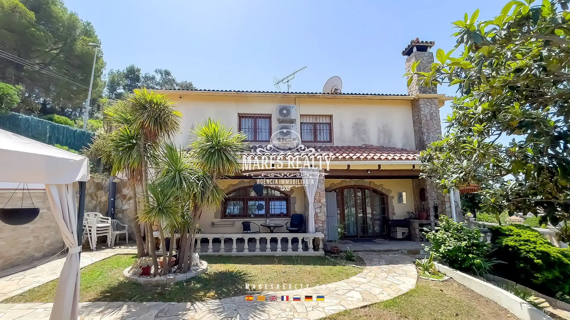 Außenansicht von Haus oder Chalet zum Verkauf in Lloret de Mar mit Klimaanlage, Heizung und Privatgarten
