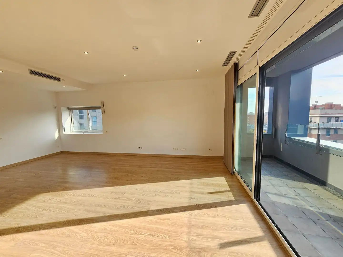 Flat for sale in Barcelona  with Air Conditioner, Heating and Terrace