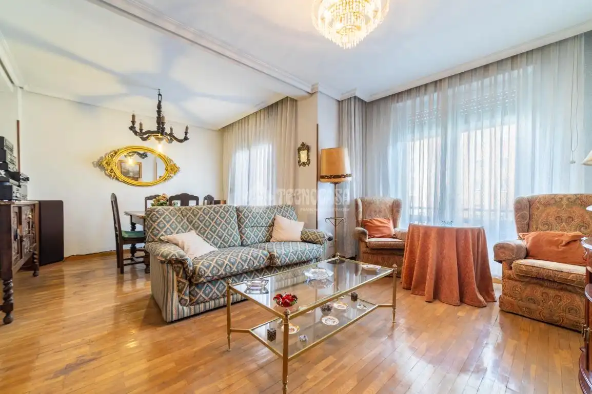 Wohnzimmer von Wohnung zum Verkauf in Madrid mit Parkett