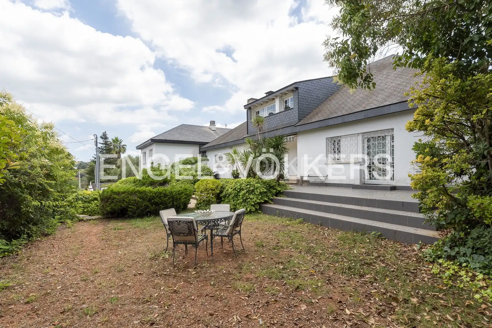 Vista exterior de Casa o chalet en venta en Sant Cugat del Vallès con Aire acondicionado, Calefacción y Jardín privado