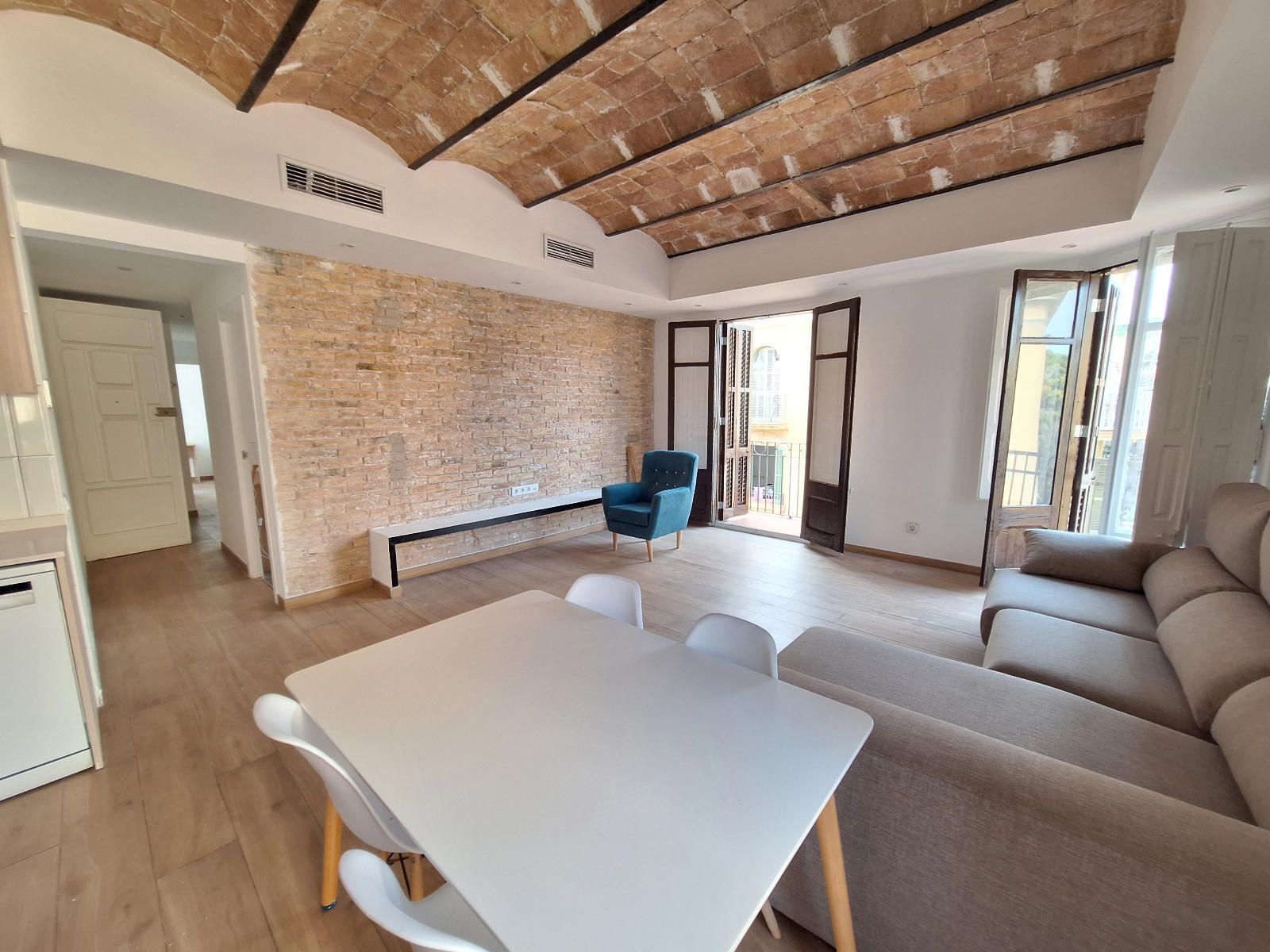 Sala de estar de Piso de alquiler en  Barcelona Capital con Aire acondicionado, Calefacción y Terraza