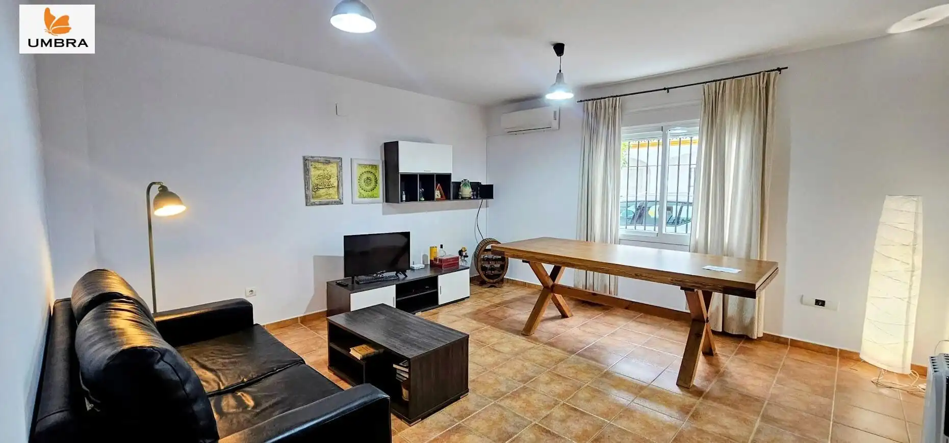 Sala d'estar de Casa adosada en venda en Jerez de la Frontera amb Aire condicionat, Calefacció i Terrassa